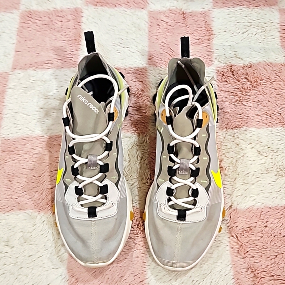 Nike React